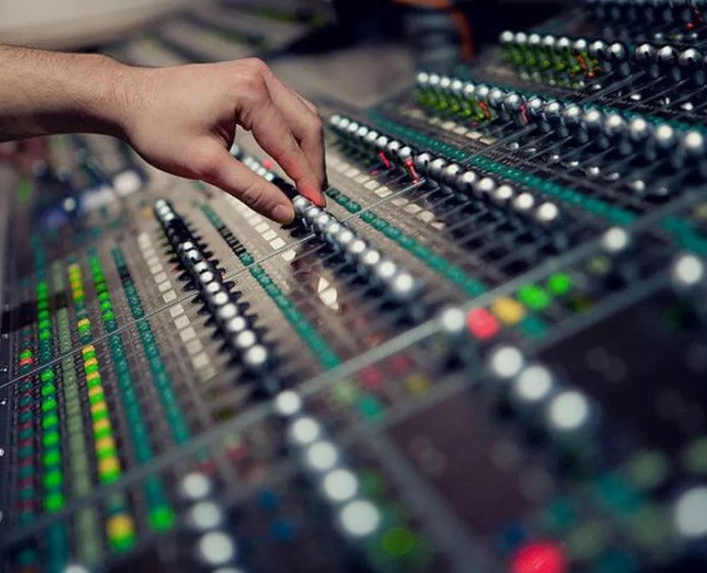 揭秘“百万调音师”——录音制作中的魔法师